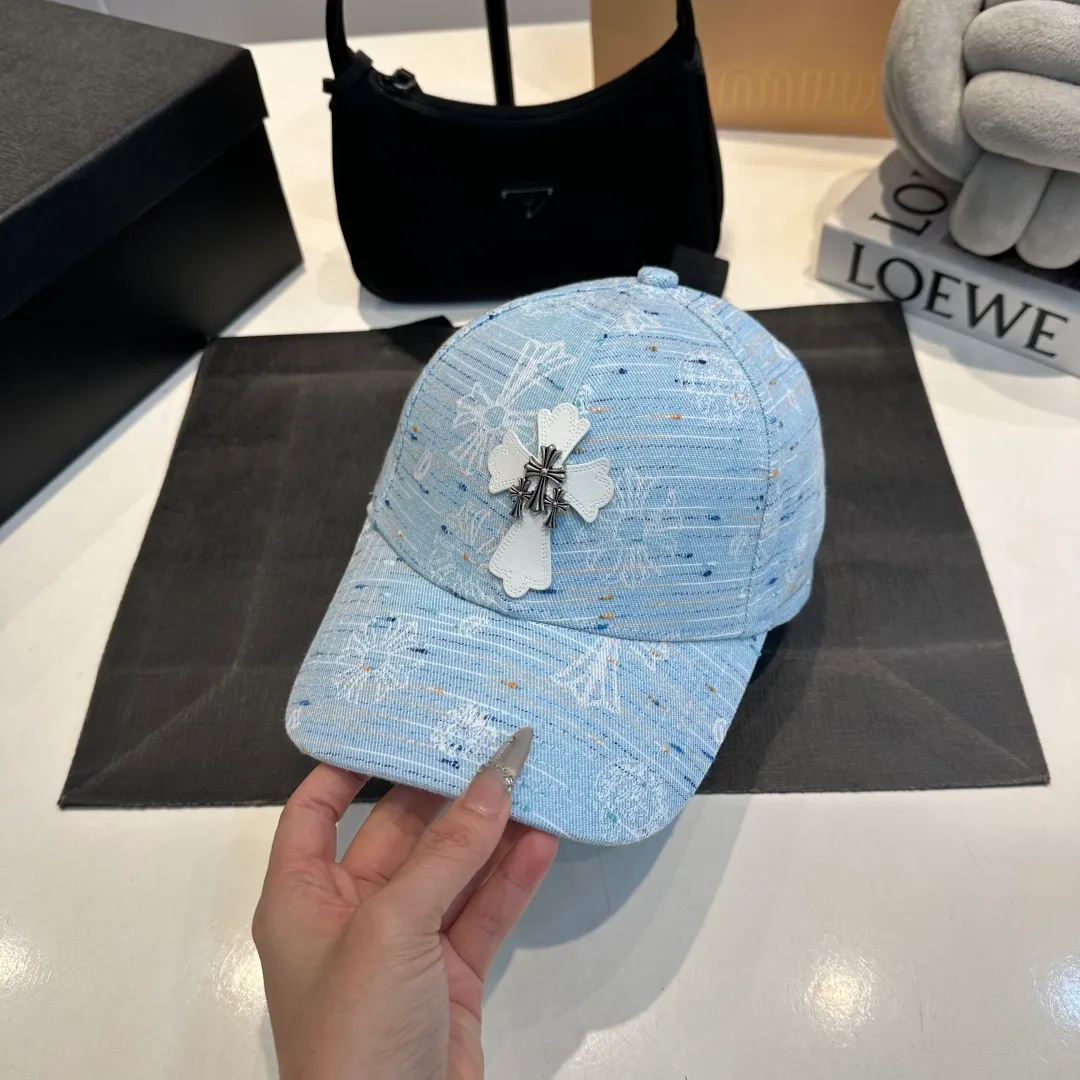 P56 Crow Heart 🆕🆕New baseball cap, personalized fashion classic cross logo, casual with a cool feeling, unisex style, same style for men and women! Very easy to match! Head circumference: 56-58cm is available